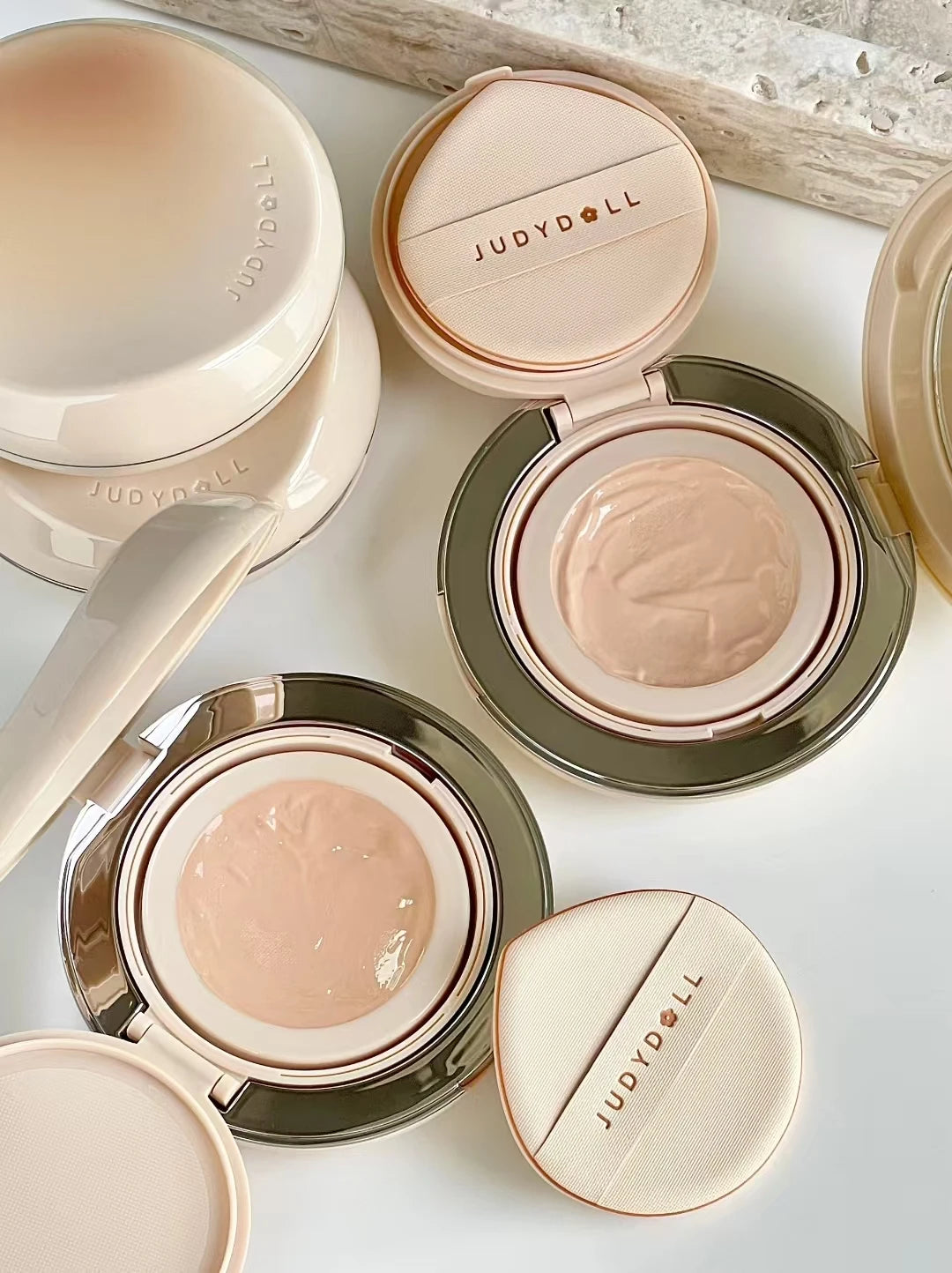 Judydoll Air Cushion Concealer Makeup Foundation Moisturizing Long-lasting Brightening Invisible Pores Liquid Oil Skin Cream